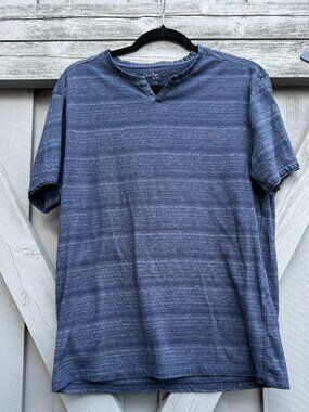 Calvin Klein Jeans Men’s M Blue Heather Short Sleeve Notch Neck T-Shirt CK Logo